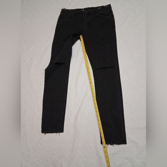 VALABASAS size 34 Sleek Black Distressed Skinny Jeans - Picture 17 of 17